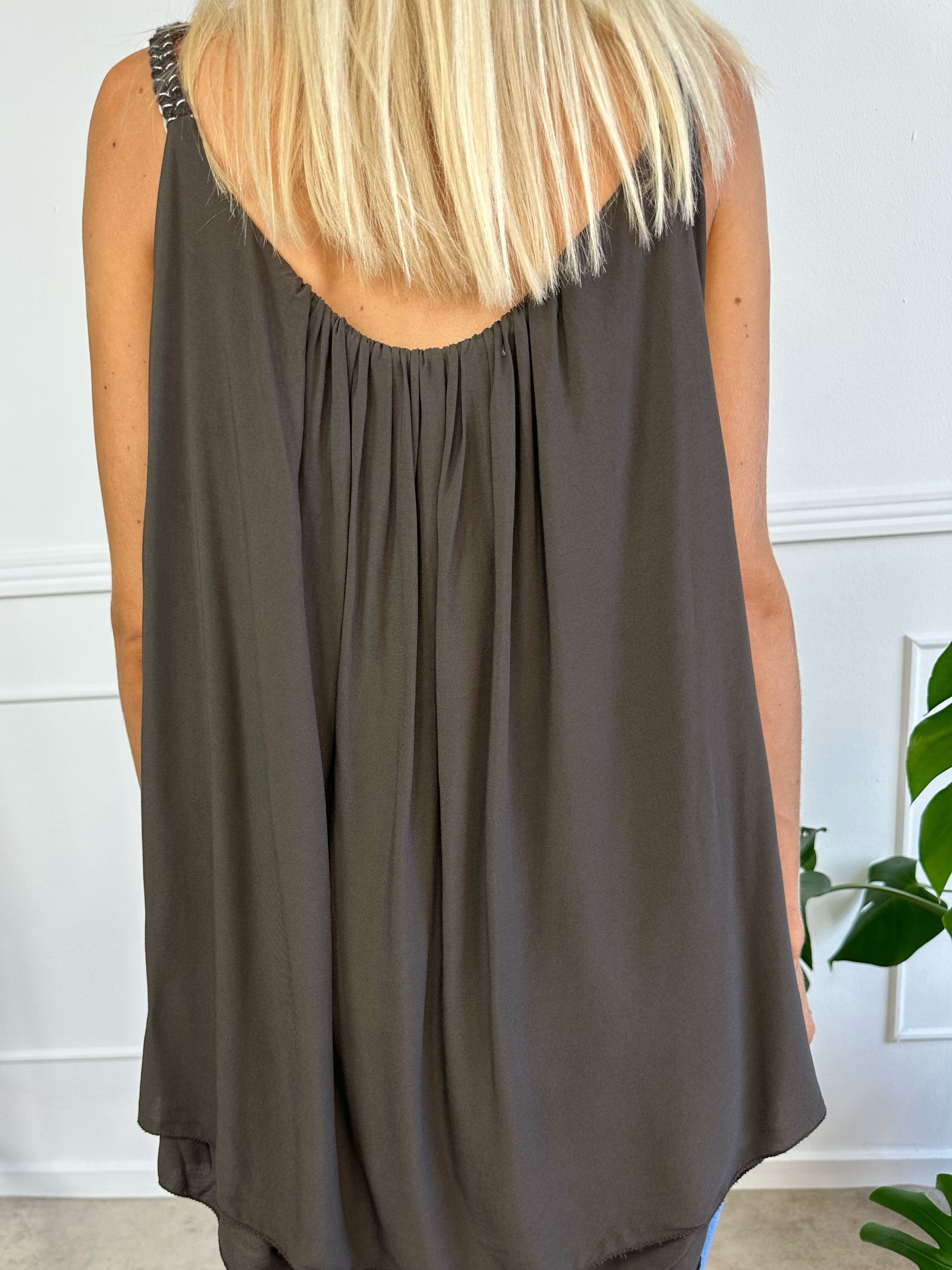 Asia - Söt enfärgad viskostopp med flätade band